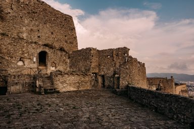 Castello di Arechi mit Zinnenresten