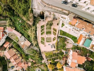 Die gemeinsame Geokoordinate offenbart die geografische Exaktheit Rosette des Giardinos della Minerva. Die gemeinsame Geokoordinate offenbart die geografische Exaktheit Rosette des Giardinos della Minerva.