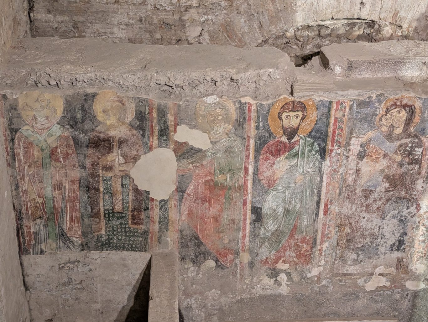 Restaurierte Wandmalerei mit Gregor VII. und Alfano I. in der Capella Palatina di San Pietro a Corte Restaurierte Wandmalerei mit Gregor VII. und Alfano I. in der Capella Palatina di San Pietro a Corte