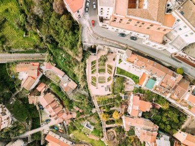 Ein Garten erinnert an die Rosette von Folio 85v Der Giardino della Minerva erinnert an die Rosette von Folio 85v der Voynich-Sammlung