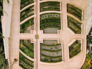 Die Ausgrabungen rekonstruieren mehr als nur das Wasserkreuz Die Ausgrabungen rekonstruieren mehr als nur das Wasserkreuz, sie bringen Keramikfragmente aus dem Spätmittelalter hervor.