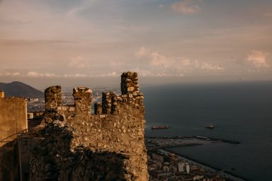 Castello di Arechi mit Zinnenresten