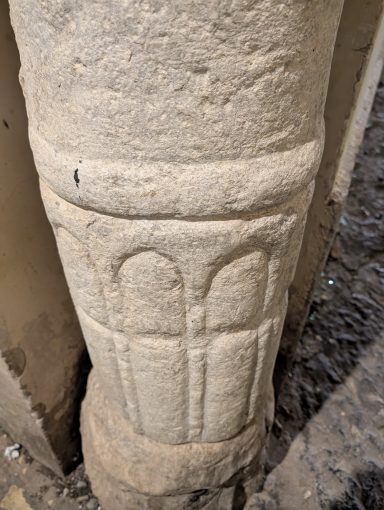 Antike Säule im mittelalterlichen Stadtkern von Salerno Antike Säule im mittelalterlichen Stadtkern von Salerno