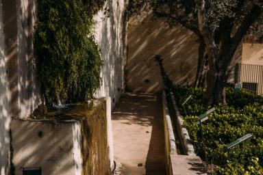 Wasserleitung durch die Gartenebene Wasserleitung durch die Gartenebene