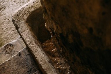 Wasserleitung durch die Gartenebene Wasserleitung durch die Gartenebene