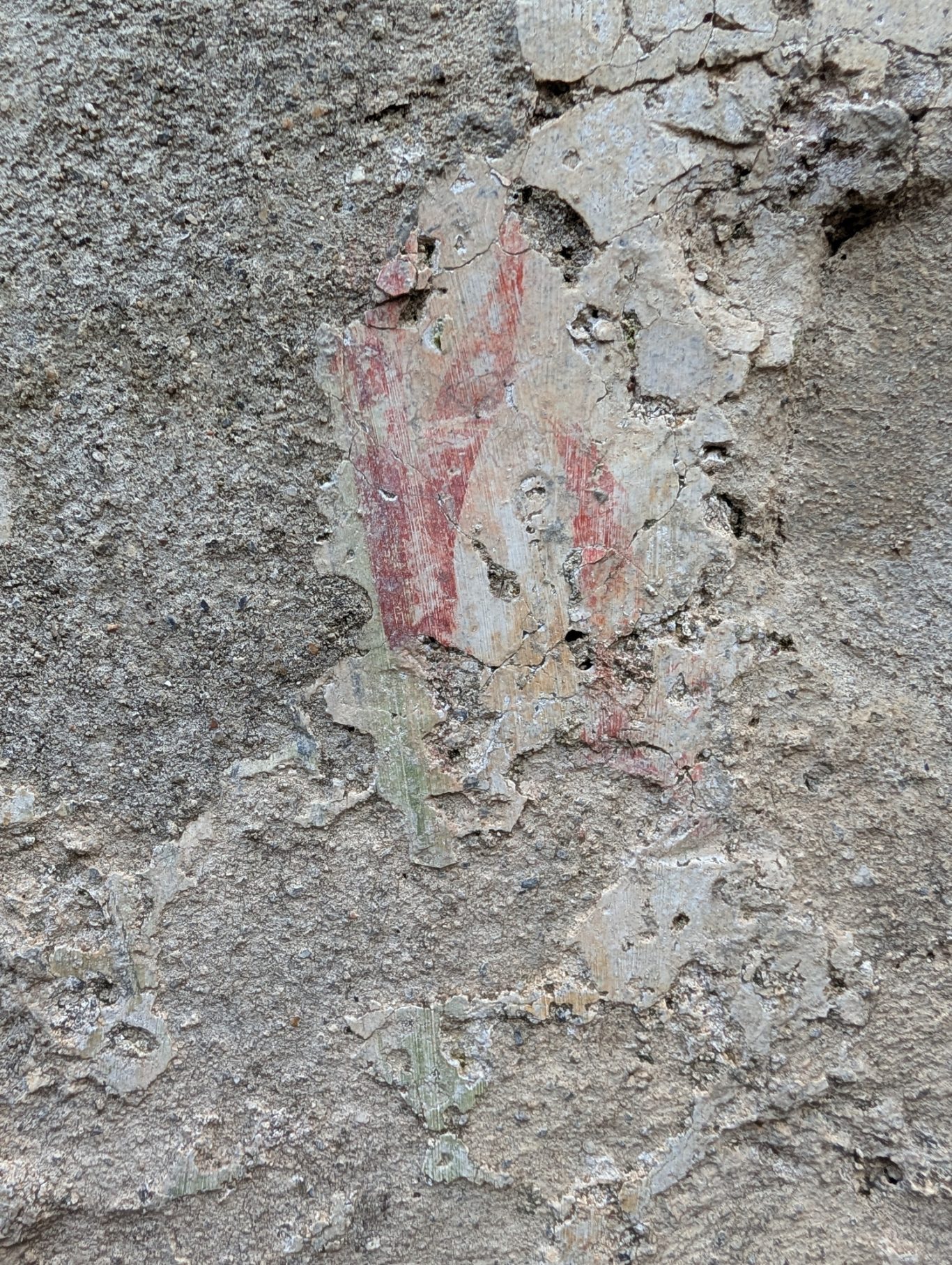 Reste einer floralen Wandmalerei im Castello di Arechi Reste einer floralen Wandmalerei im Castello di Arechi