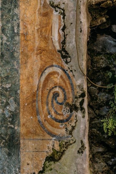 Spirale in einem restauriertem Fresko Spirale in einem restauriertem Fresko