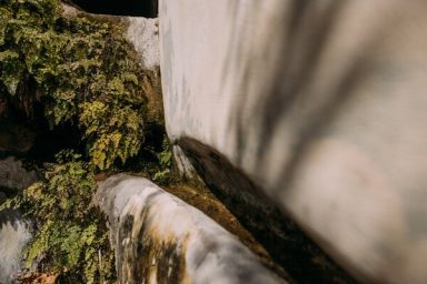 Wasserleitung durch die Gartenebene Wasserleitung durch die Gartenebene