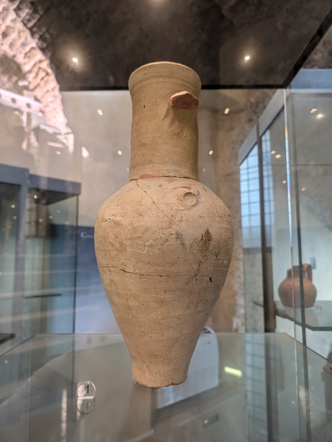 Amphore vom Castelli di Arechi aus dem 7. Jahrhundert Amphore vom Castelli di Arechi aus dem 7. Jahrhundert