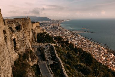 Castello di Arechi mit Zinnenresten