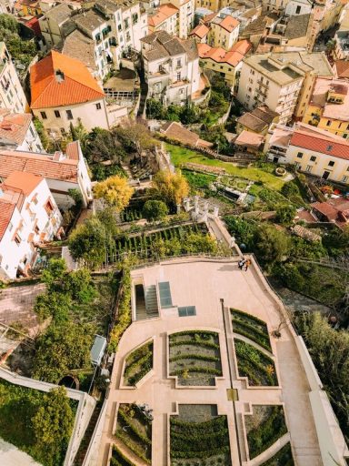 Blick über die Geokoordinate 40°40'53"N 14°45'12"E auf die Altstadt der Civitas Hippocratica Blick über die Geokoordinate 40°40'53"N 14°45'12"E auf die Altstadt der Civitas Hippocratica