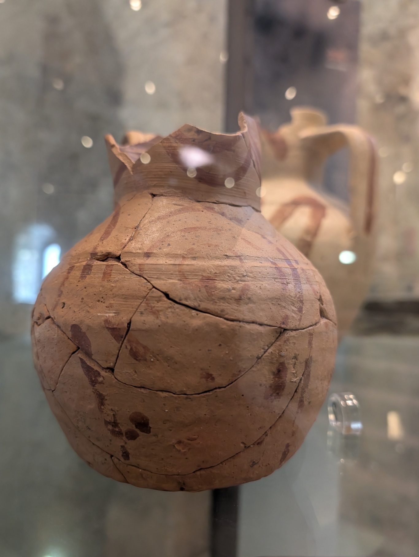 "Ceramica banda rossa vom Castelli di Arechi aus dem 7. bis 8. Jahrhundert "Ceramica banda rossa" vom Castelli di Arechi aus dem 7. bis 8. Jahrhundert