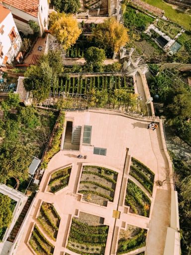 Das Wasserkreuz versteht seine funktionalen Gründe Ich bin das Wasserkreuz in der Geokoordinate 40°40'53"N 14°45'12"E