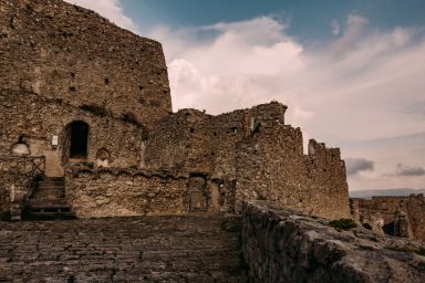 Castello di Arechi mit Zinnenresten