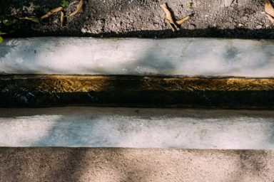 Wasserleitung durch die Gartenebene Wasserleitung durch die Gartenebene