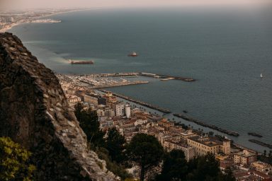 Castello di Arechi - Blick auf die Küstenlinie Salernos