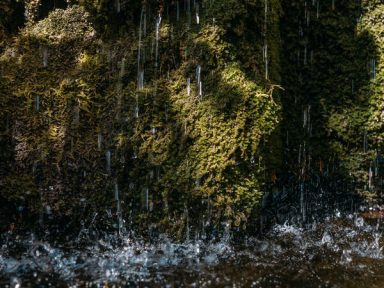Blick hinter den Medusa-Brunnen Ich bilde den wasserspendenden Hintergrund des Medusa-Brunnens auf der 2. Ebene