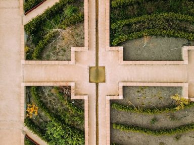 Das Wasserkreuz, dass erst durch Ausgrabungen wieder sichtbar wurde Ich bin das Wasserkreuz, dass nur durch Ausgrabungen heute wieder sichtbar ist.